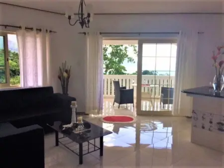 Horizon, klimatisierte Ferienwohnung mit Balkon, Appartement 4 personnes à Beau Vallon - Photo 3