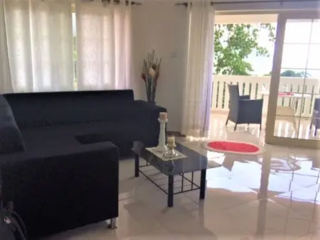 Horizon, klimatisierte Ferienwohnung mit Balkon, Appartement 4 personnes à Beau Vallon - Photo 4