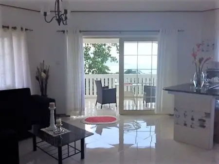 Horizon, klimatisierte Ferienwohnung mit Balkon, Appartement 4 personnes à Beau Vallon - Photo 6