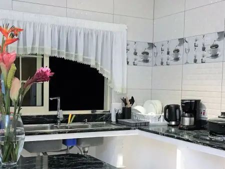 Horizon, klimatisierte Ferienwohnung mit Balkon, Appartement 4 personnes à Beau Vallon - Photo 10