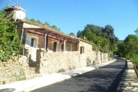 Mirabeau, Maison de charme avec piscine. - Photo 1