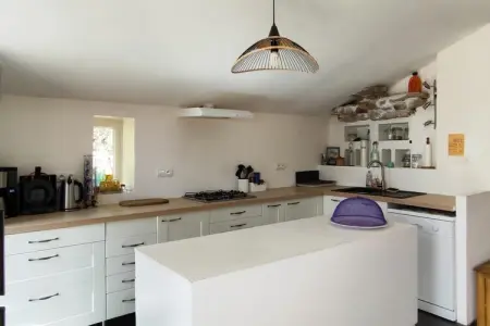 Mirabeau, Maison de charme avec piscine. - Photo 7