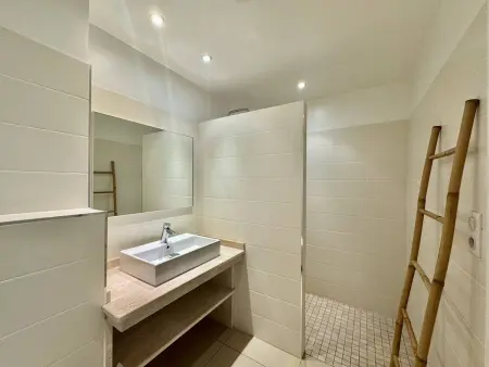 Appartement T2 Climatisé au Centre avec Parking - Photo 7
