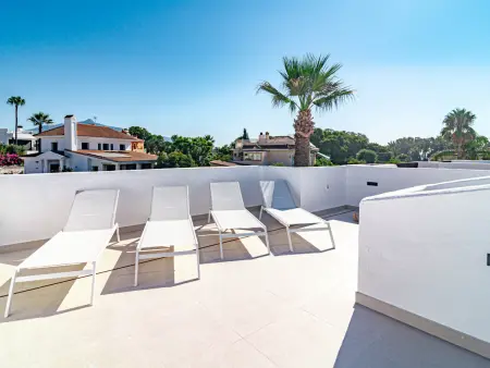 Maison mitoyenne spacieuse à San Pedro, 4 chambres, piscine, climatisation - Photo 7