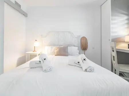 Maison mitoyenne spacieuse à San Pedro, 4 chambres, piscine, climatisation - Photo 16