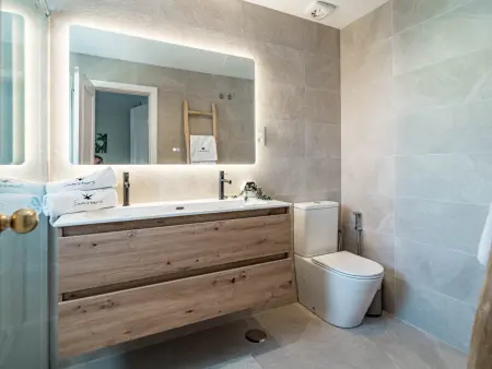 Maison mitoyenne spacieuse à San Pedro, 4 chambres, piscine, climatisation - Photo 18