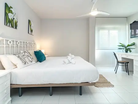 Maison mitoyenne spacieuse à San Pedro, 4 chambres, piscine, climatisation - Photo 32