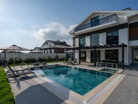 Villa in Ölüdeniz mit Kinderpool, Maison 6 personnes à Ölüdeniz - Photo 2