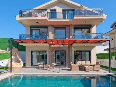 Große Villa in Fethiye Ausserhalb im grünen, Maison 8 personnes à Ölüdeniz - Photo 1