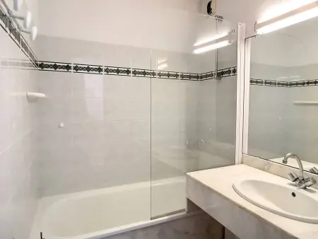 Appartement T3 avec terrasse et piscine collective - Photo 5