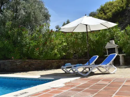 Villa mit privatem Pool, Maison 4 personnes à Sayalonga - Photo 2