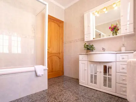 Familienhaus mit großzügigen Außenanlagen, Maison 16 personnes à La Axarquía   Alcaucín - Photo 32