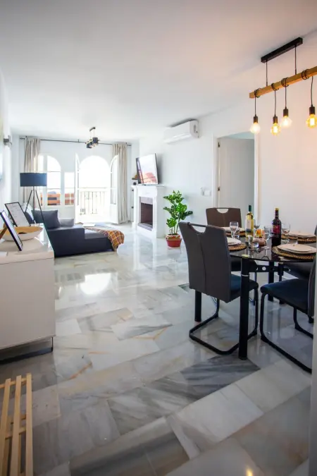 Schöne Wohnung mit Pool und malerischer Aussicht - Photo 9