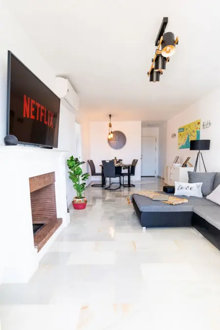 Schöne Wohnung mit Pool und malerischer Aussicht - Photo 15