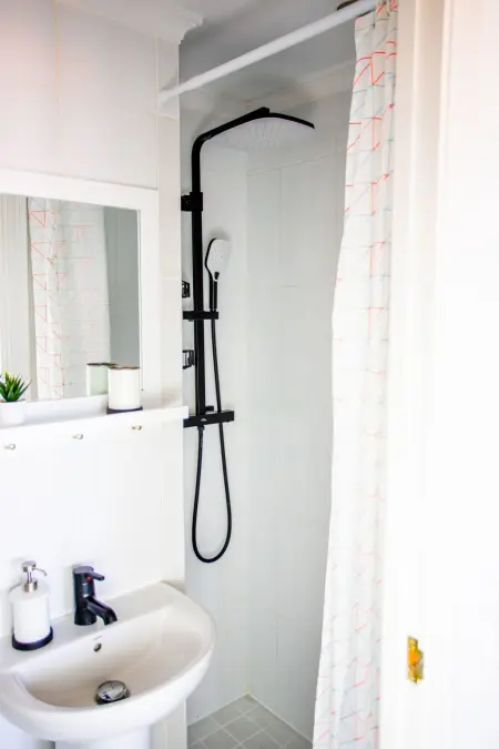Schöne Wohnung mit Pool und malerischer Aussicht - Photo 19