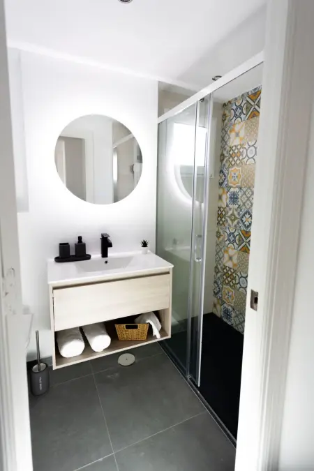 Schöne Wohnung mit Pool und malerischer Aussicht - Photo 22