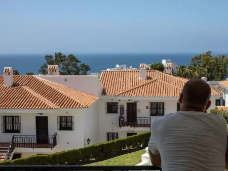 Schöne Wohnung mit Pool und malerischer Aussicht - Photo 35