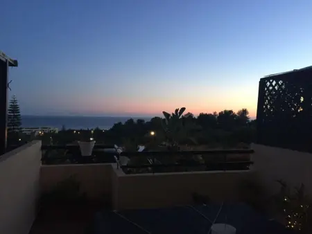Zweistöckige Ferienwohnung in Marbella-Mijas Costa mit Meerblick - Photo 15