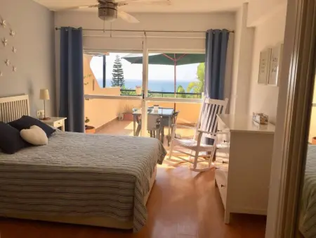 Zweistöckige Ferienwohnung in Marbella-Mijas Costa mit Meerblick - Photo 16