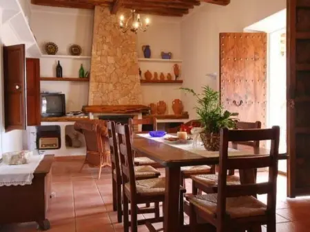 Renoviertes Ferienhaus in Sant Carles De Peralta mit Eigenem Pool - Photo 2