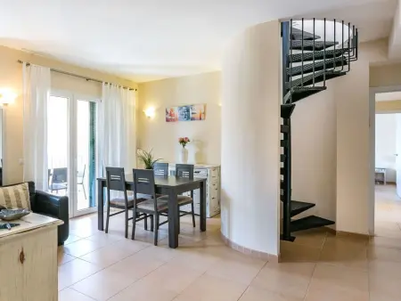 Wohnung mit gemeinsamem Pool, Grill und Meerblick - Photo 5