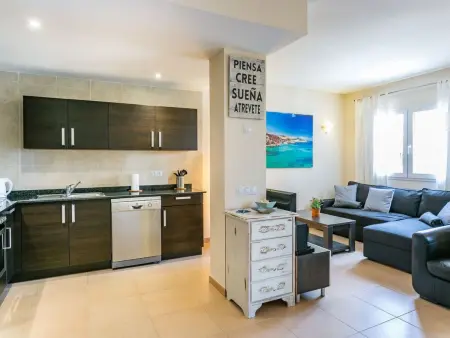 Wohnung mit gemeinsamem Pool, Grill und Meerblick - Photo 6