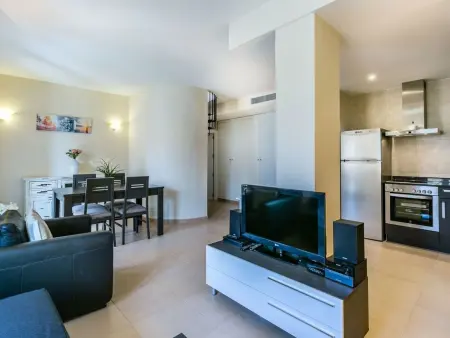 Wohnung mit gemeinsamem Pool, Grill und Meerblick - Photo 8