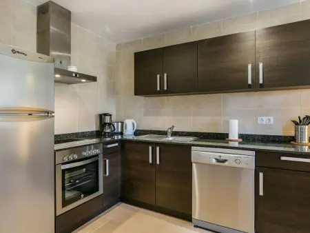 Wohnung mit gemeinsamem Pool, Grill und Meerblick - Photo 9