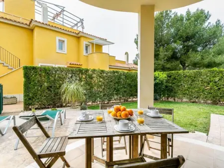 Schönes Ferienhaus in Urbanització El Paraíso - Photo 2