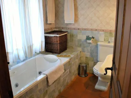 4-Schlafzimmer-Haus mit Schwimmbad, Maison 8 personnes à Navas de Estena - Photo 25