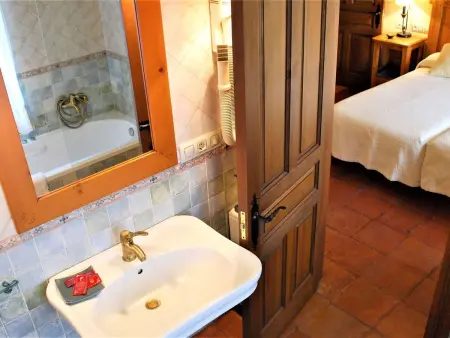 4-Schlafzimmer-Haus mit Schwimmbad, Maison 8 personnes à Navas de Estena - Photo 26