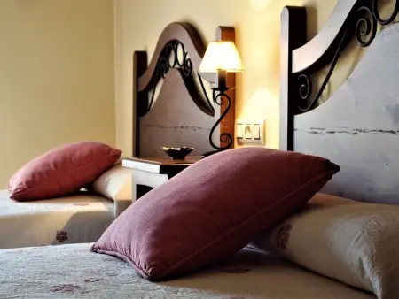 4-Schlafzimmer-Haus mit Schwimmbad, Maison 8 personnes à Navas de Estena - Photo 28