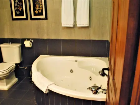4-Schlafzimmer-Haus mit Schwimmbad, Maison 8 personnes à Navas de Estena - Photo 34