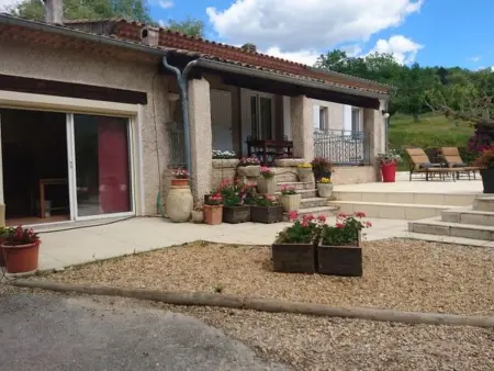 Haus auf dem Land in ruhiger Lage mit privatem Pool - Photo 1