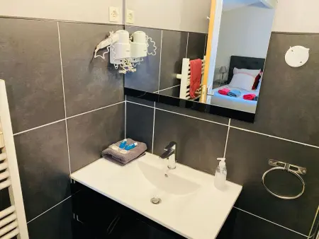 Studiowohnung mit Terrasse - Pool, Tennis, Bouleplatz - Photo 15