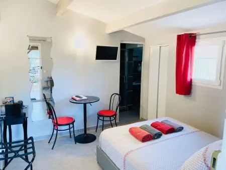 Studiowohnung mit Terrasse - Pool, Tennis, Bouleplatz - Photo 19