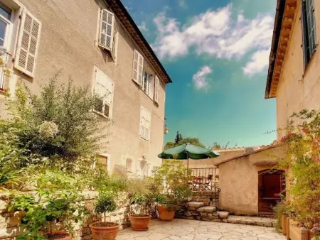 SCHÖNES STUDIO MIT GARTEN FÜR 2 IM DORF, Appartement 2 personnes à Valbonne - Photo 1