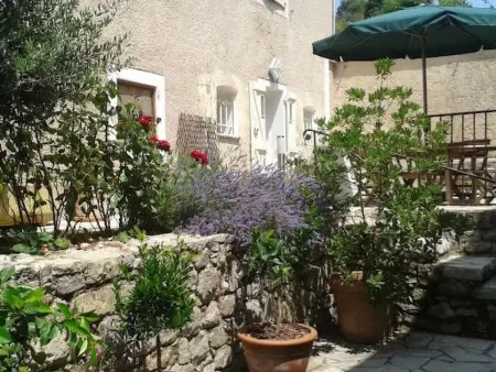 SCHÖNES STUDIO MIT GARTEN FÜR 2 IM DORF, Appartement 2 personnes à Valbonne - Photo 2