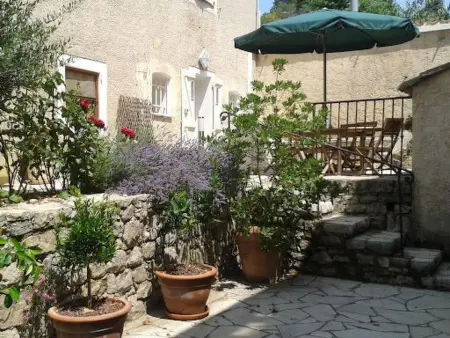 SCHÖNES STUDIO MIT GARTEN FÜR 2 IM DORF, Appartement 2 personnes à Valbonne - Photo 8