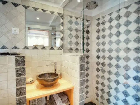 SCHÖNES STUDIO MIT GARTEN FÜR 2 IM DORF, Appartement 2 personnes à Valbonne - Photo 10