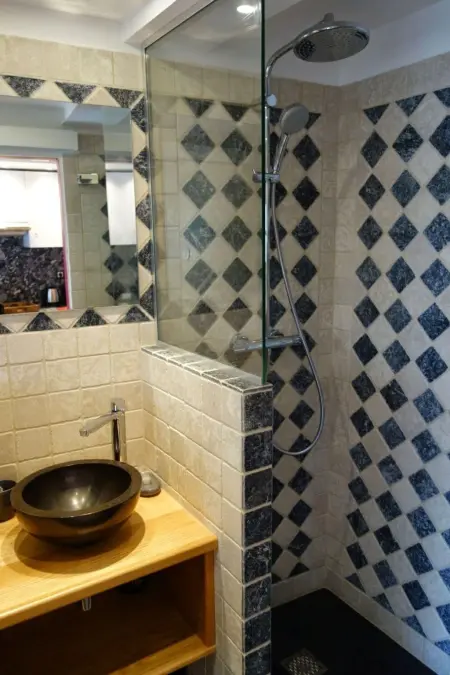 SCHÖNES STUDIO MIT GARTEN FÜR 2 IM DORF, Appartement 2 personnes à Valbonne - Photo 12