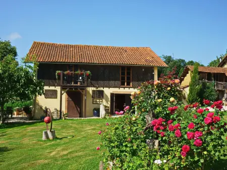 in Sarraguzan mit Privatem Pool, Maison 6 personnes à Sarraguzan - Photo 2