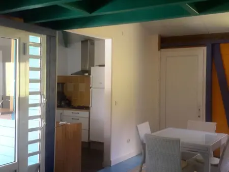 Holzbungalow, 3 Schlafzimmer, Meerblick, privater Jacuzzi - Photo 9