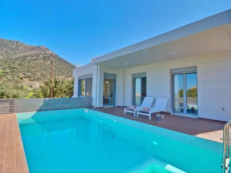 Villa mit drei Schlafzimmern und privatem Swimmingpool. - Photo 1