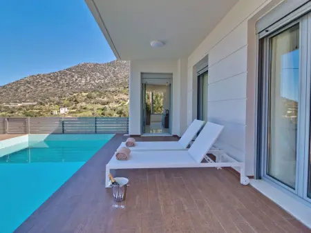 Villa mit drei Schlafzimmern und privatem Swimmingpool. - Photo 2