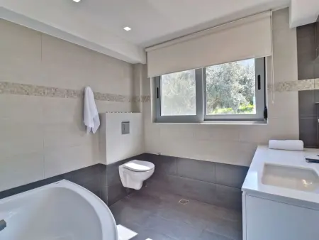 Villa mit drei Schlafzimmern und privatem Swimmingpool. - Photo 7