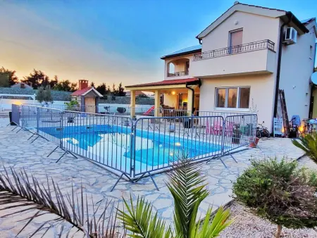 Villa Valentina Nin mit beheiztem Pool in Meeres - Photo 2