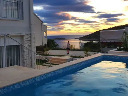 Schöne Villa Stella mit Meerblick und beheiztem Pool - Photo 1