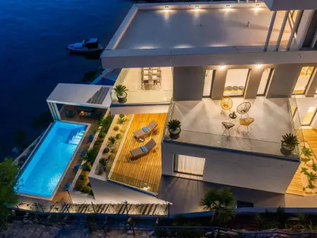 Haus in Vinišće mit Außenterrasse, Maison 8 personnes à Vinišće - Photo 1