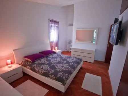 Charmantes Ferienhaus mit grünem Garten, Maison 22 personnes à Podstrana - Photo 3